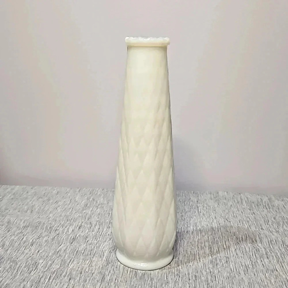 MILK GLASS VASE - Picture 1 of 8